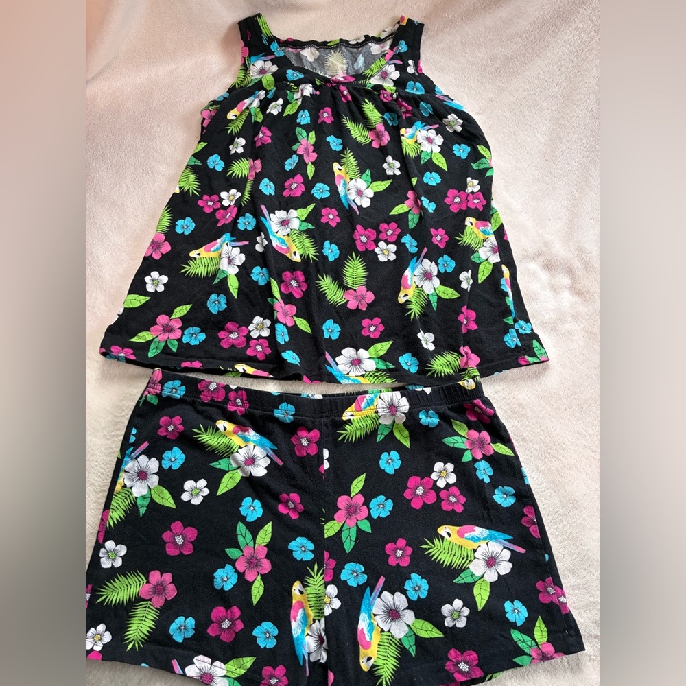 Secret Treasures shorty pajama’s size Medium Floral